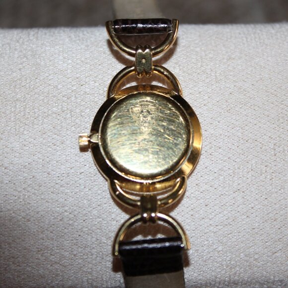 Womens Gucci Watch 6000L Great shape! - Picture 9 of 14